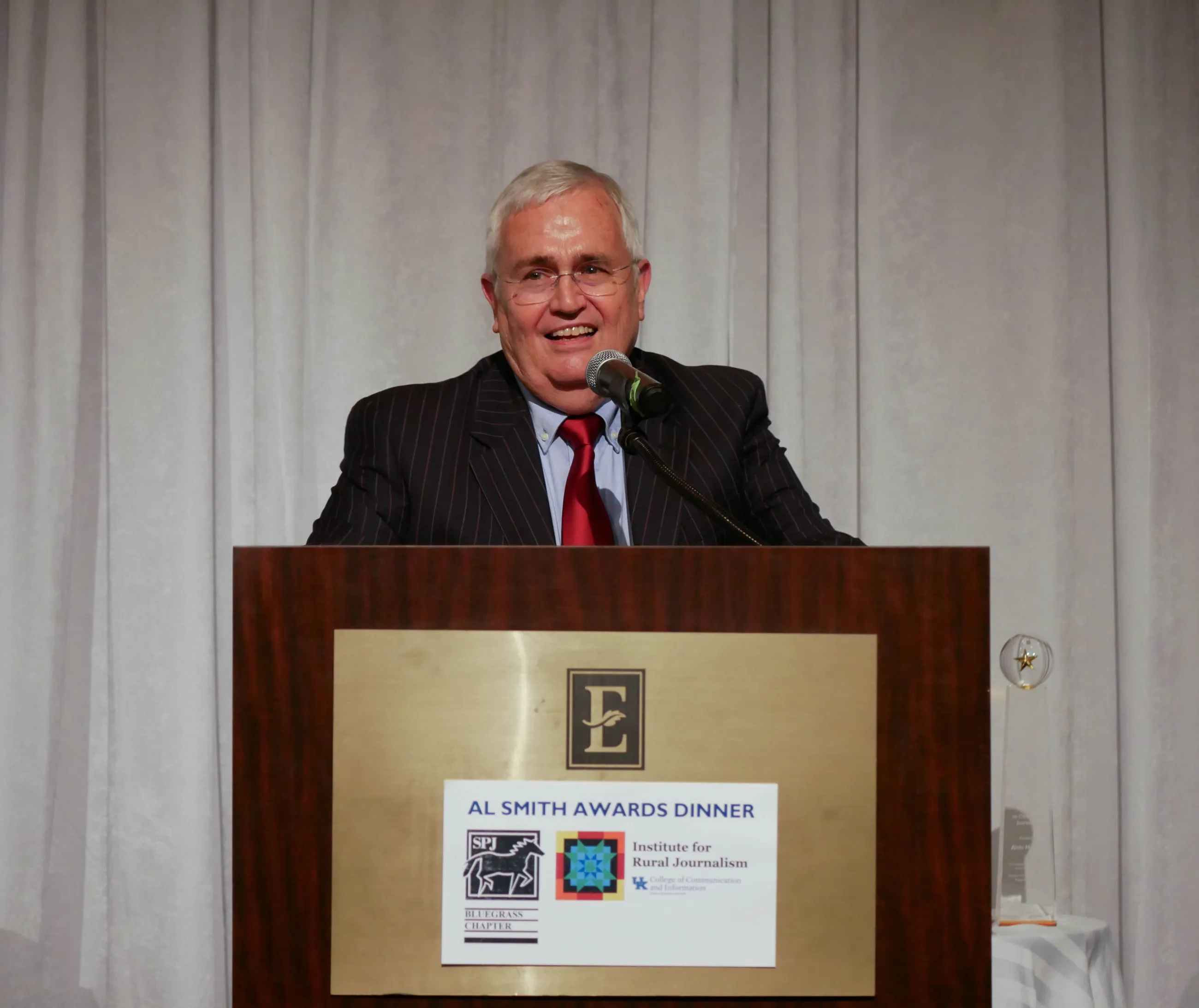 Al Cross speaks at the 2023 Al Smith Awards Dinner. Photo by Sydney Turner.