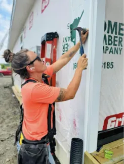 Lindsey King works on a new home. (Photo by J. Glendenning, IRJ)