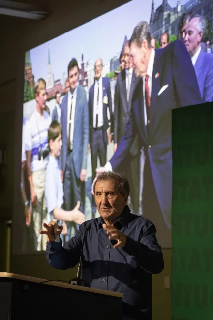 Pete Souza, former Chief White House Photographer for President’s Reagan and Obama, presents to participants at the Picture Kentucky Photojournalism Workshop.