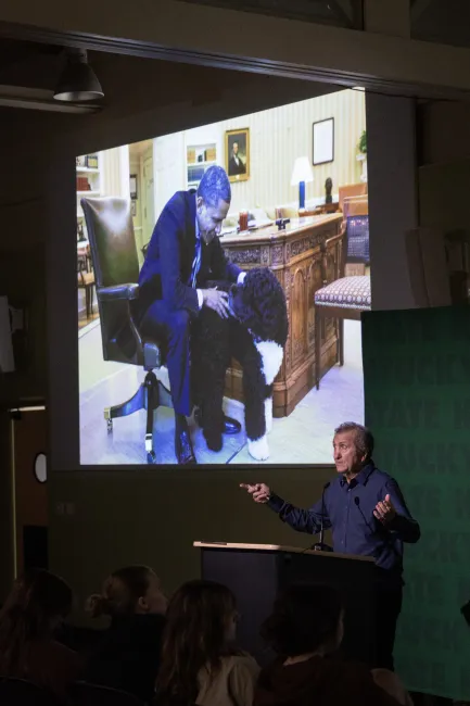 Pete Souza, former Chief White House Photographer for President’s Reagan and Obama, presents to participants at the Picture Kentucky Photojournalism Workshop in Frankfort, Ky., on Oct. 12, 2023. Photo by David Stephenson.