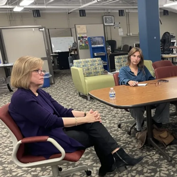 USA Today's Susan Page (left) meets with students at the Kernel student media offices on campus. 